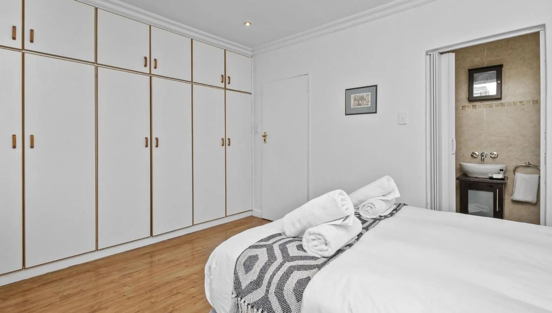 Spacious Claremont Home With Pool Fireplace Cape Town 0*,