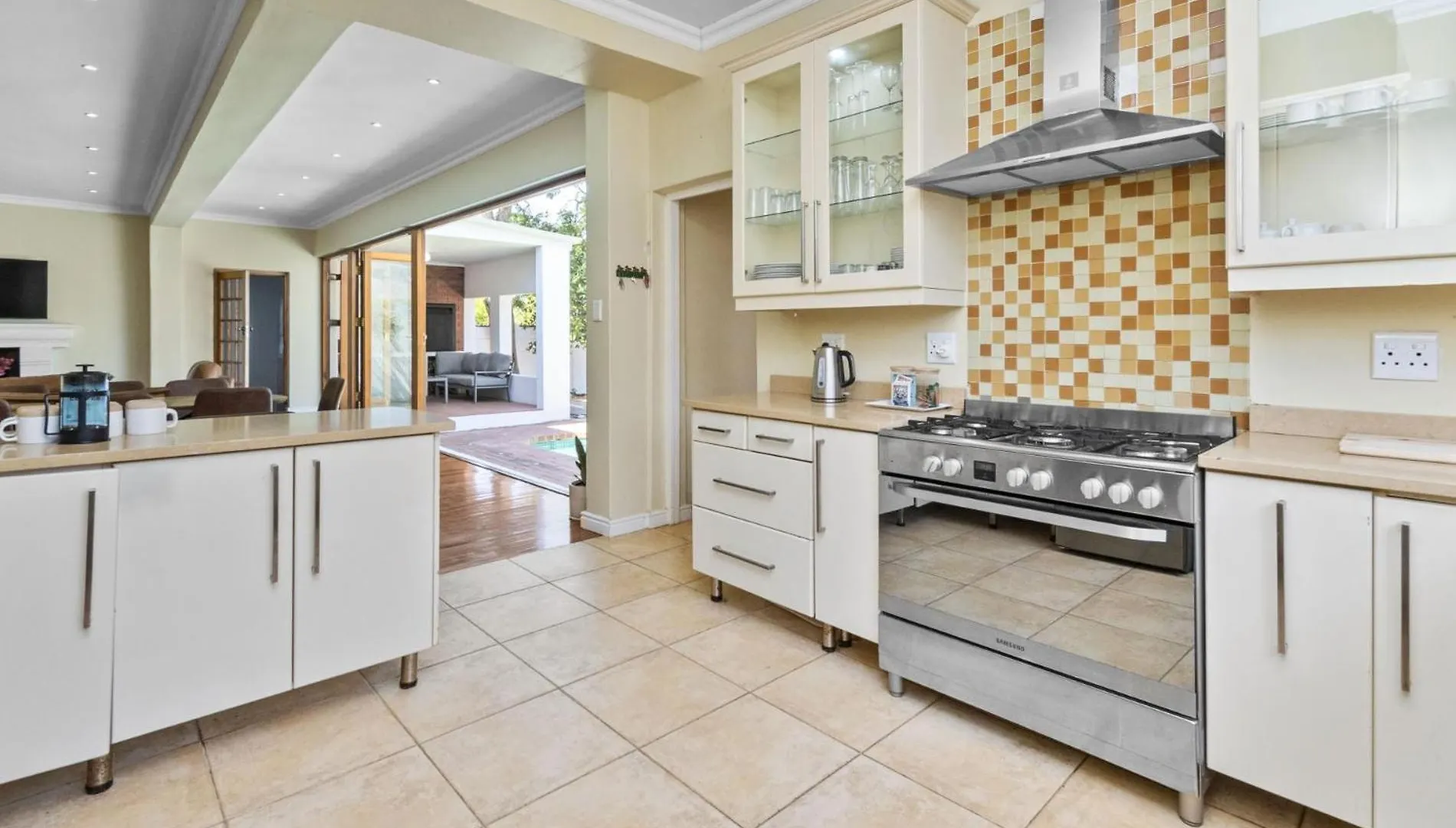 Spacious Claremont Home With Pool Fireplace Cape Town Holiday home