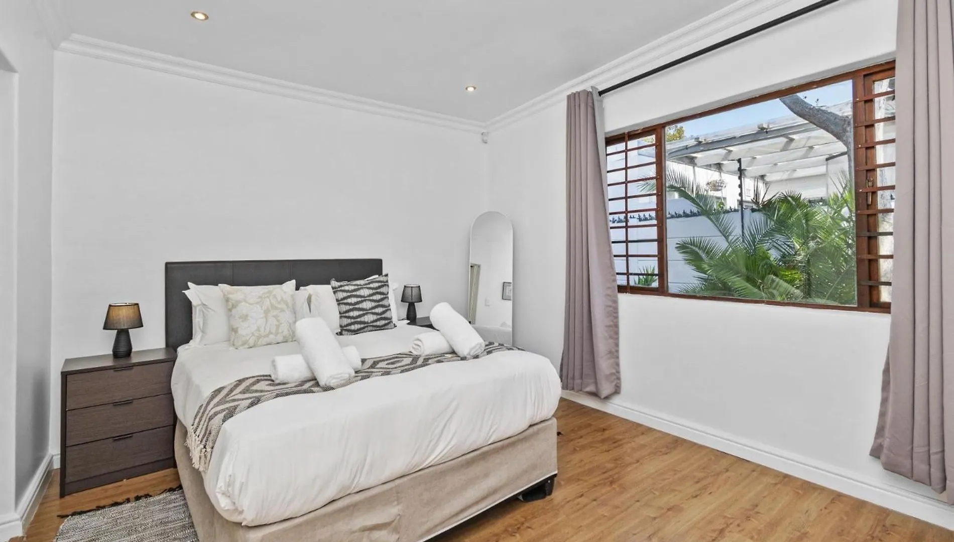 Spacious Claremont Home With Pool Fireplace Cape Town 0*,