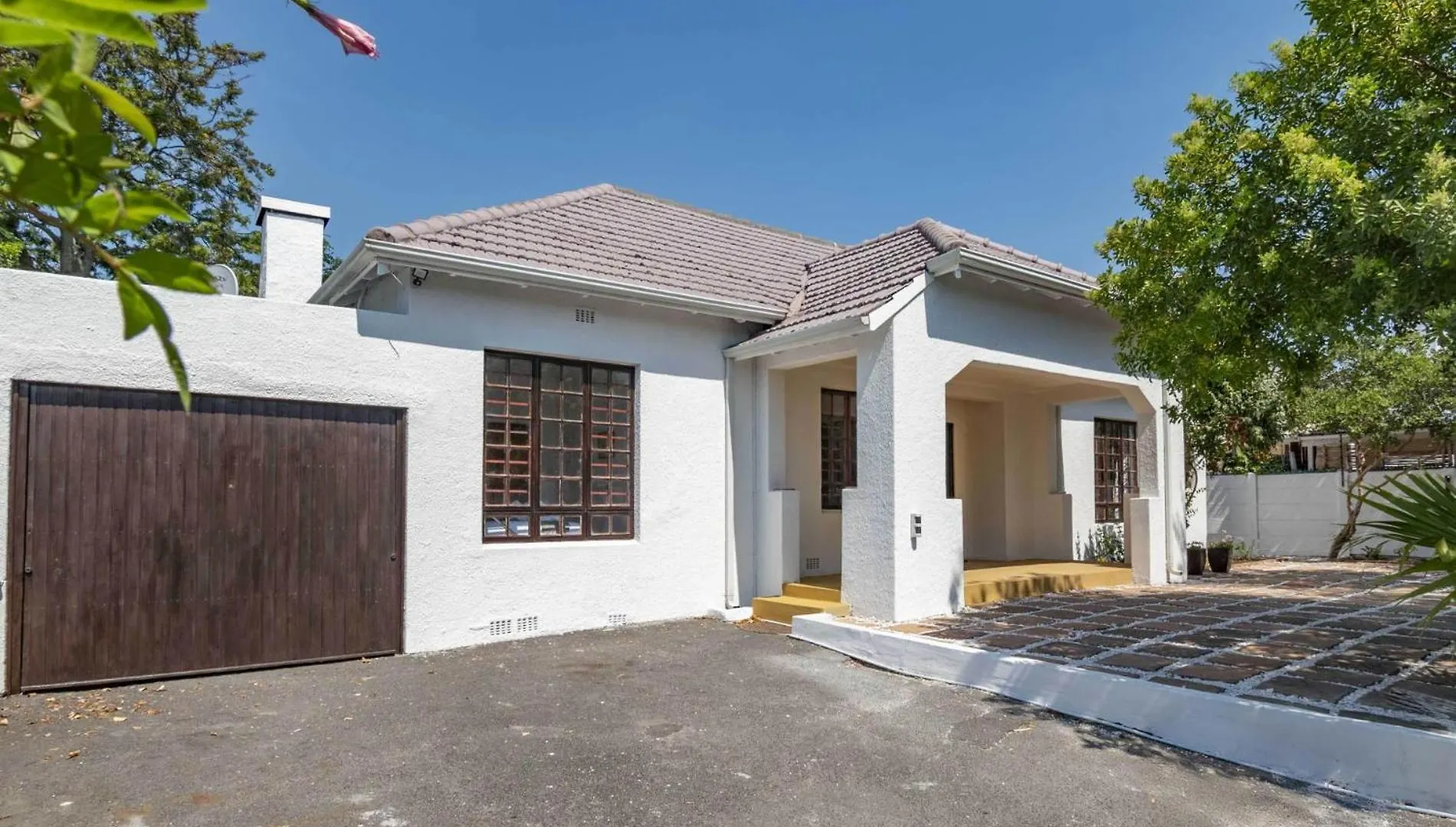 Spacious Claremont Home With Pool Fireplace Cape Town Holiday home