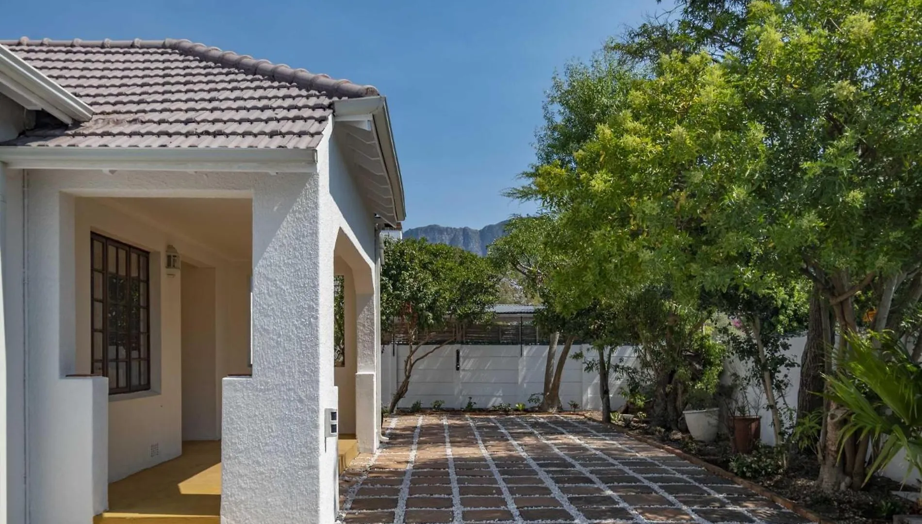 Spacious Claremont Home With Pool Fireplace Cape Town Holiday home
