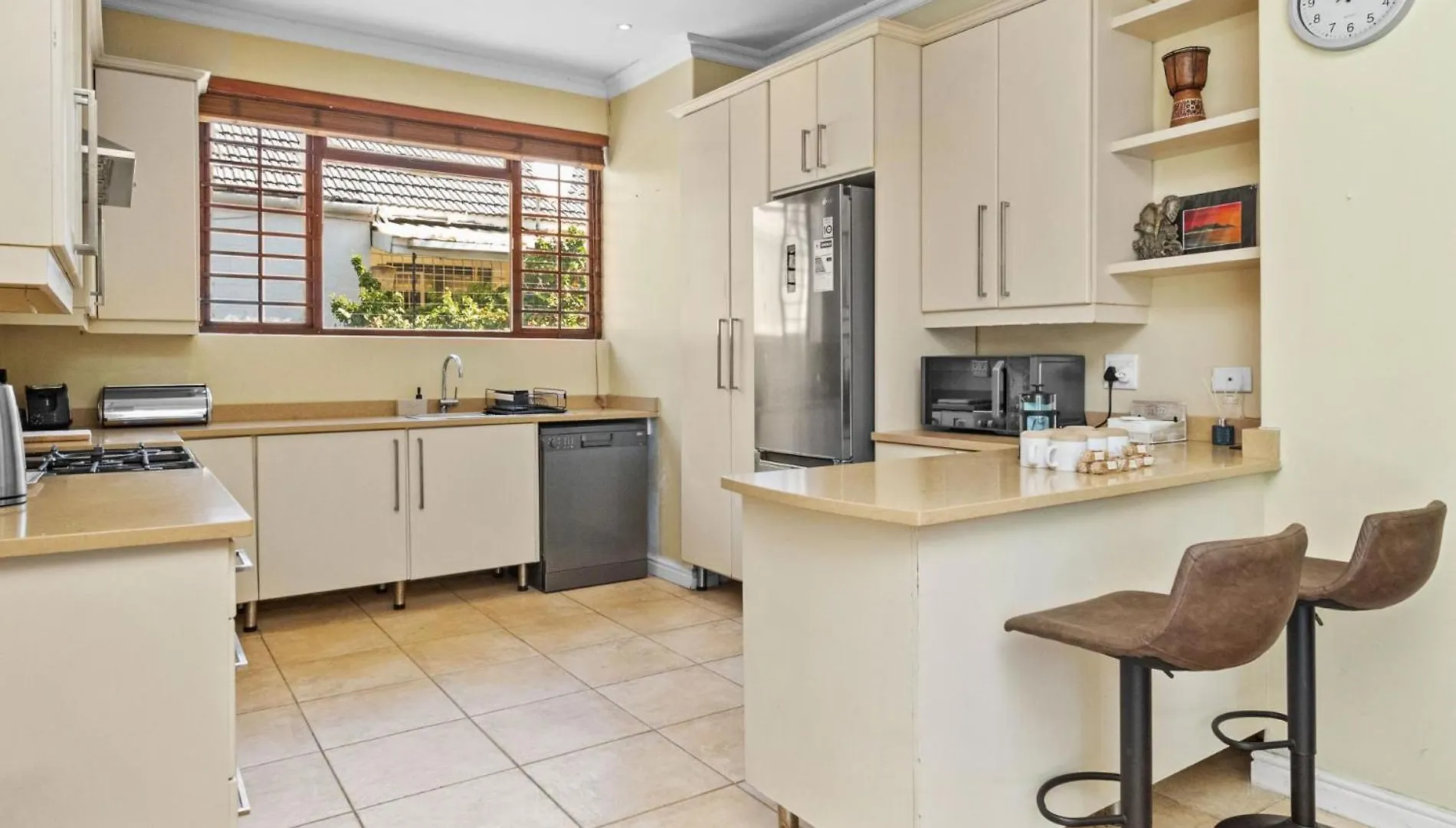Hébergement de vacances Spacious Claremont Home With Pool Fireplace Le Cap Afrique du Sud