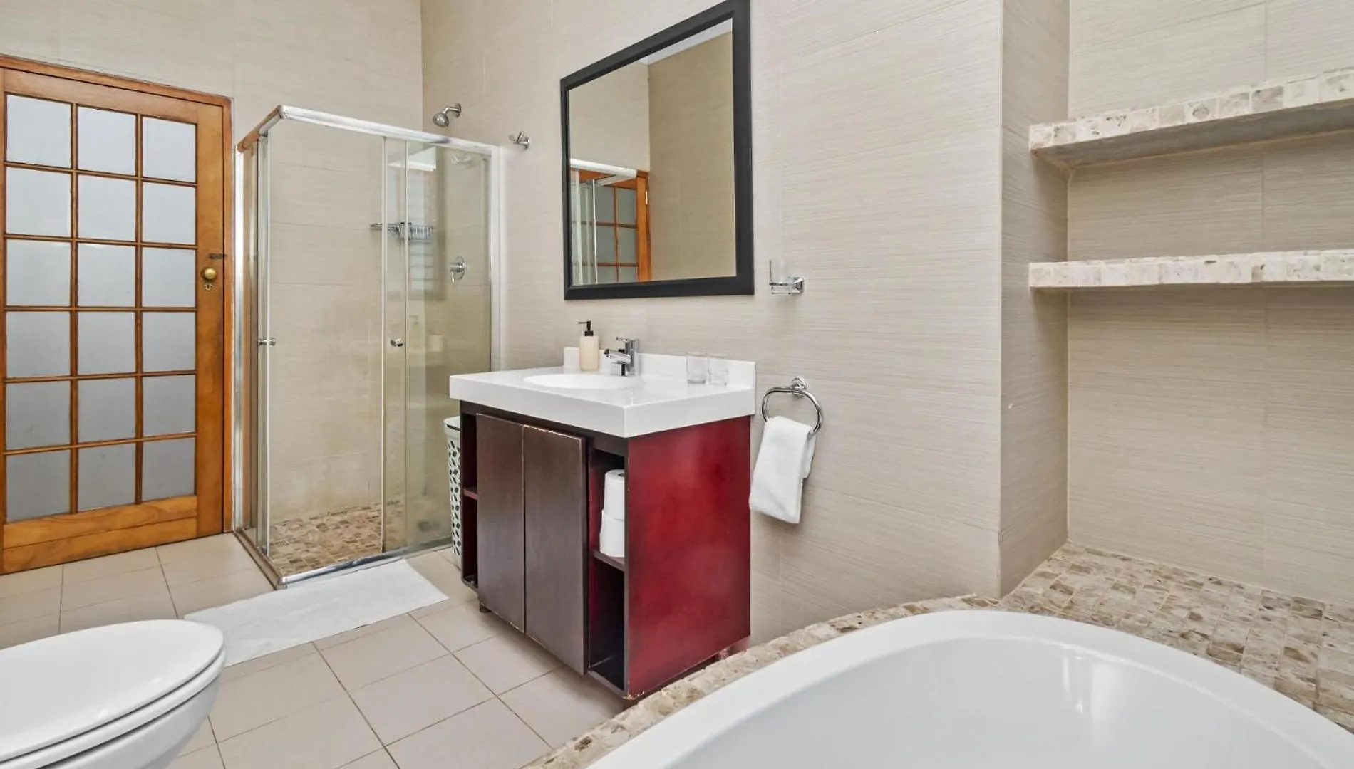 Spacious Claremont Home With Pool Fireplace Le Cap Hébergement de vacances
