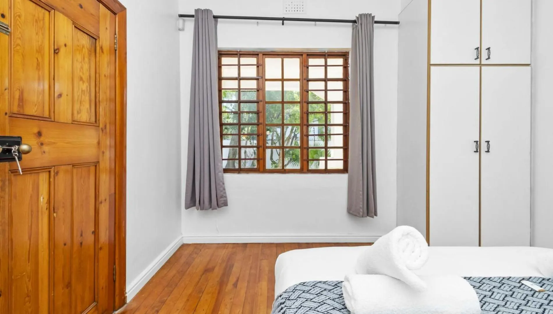 Spacious Claremont Home With Pool Fireplace Le Cap Hébergement de vacances